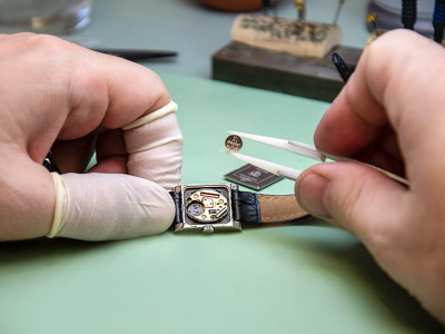 Watch Battery Replacement & Repair image