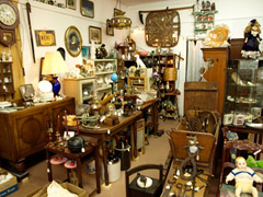 Best shops in London for avid antiques hunters picture