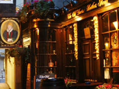 Get scared in London's haunted pubs picture