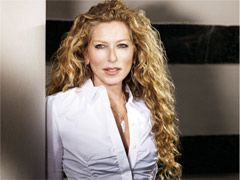 Kelly Hoppen is offering you a home makeover image