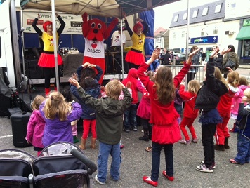 Kids in London - Celebrating St George’s Day at Whitton Parade and Fair image