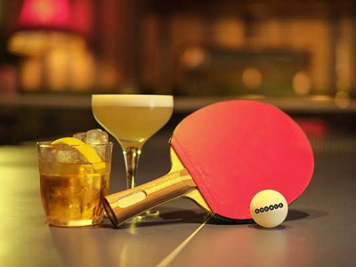 Play ping-pong in a bar picture