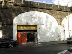 G T Crash Repairs image