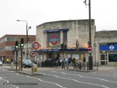 Colliers Wood Underground Station image