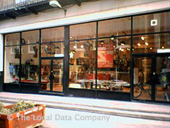 M Store image
