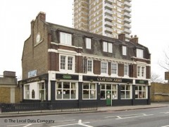 Clayton Arms image