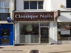 Classique Nails image