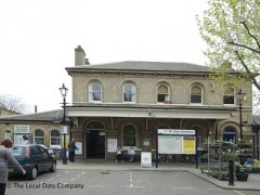 Kew Gardens Station image