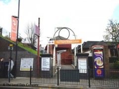 Harringay Green Lanes Station image
