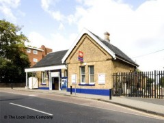 Winchmore Hill Railway Station image