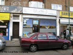 Nila's Hair & Beauty image