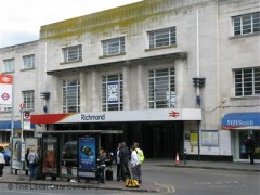 Richmond Overground Station image