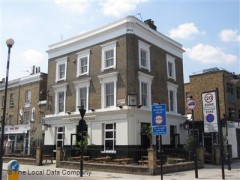 The De Beauvoir Arms image
