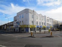 Topps Tiles image