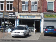 LB's Traditional Pie & Mash image