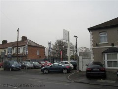 Robins & Day image