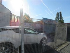 Cheeko Mot Centre image