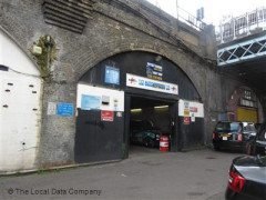 Putney Bridge Taxis image