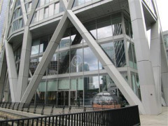 M Canary Wharf image