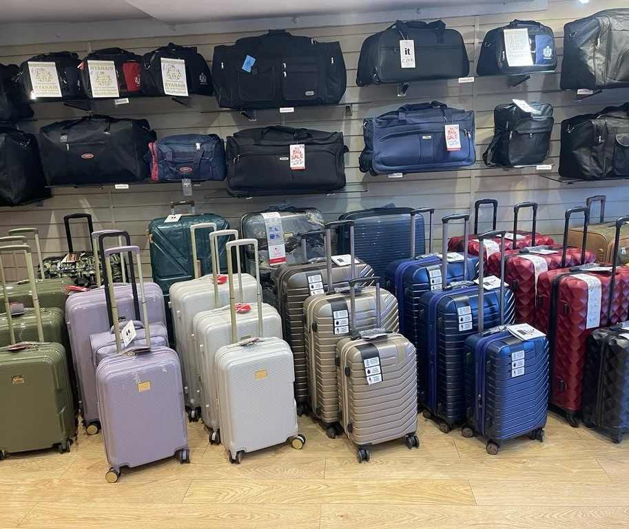 Walthamstow bag and luggage shop image