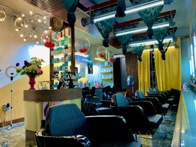 Cutting Crew Hair Studio image