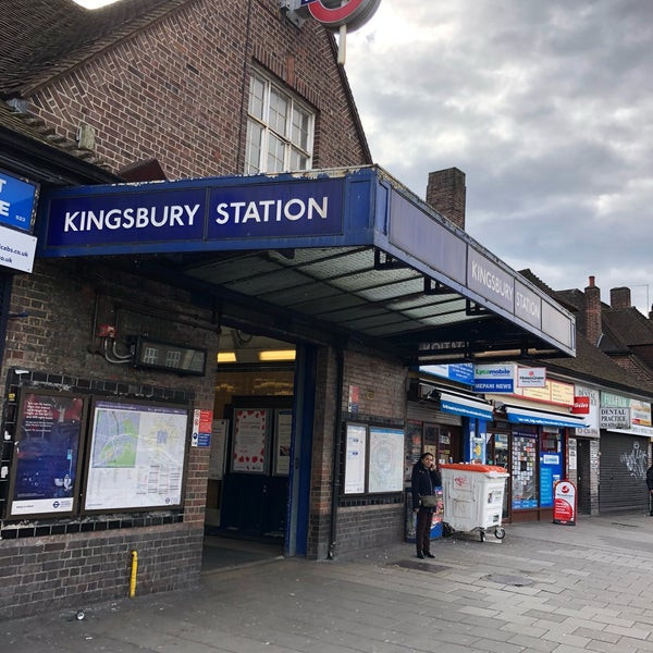 Minicab in Kingsbury