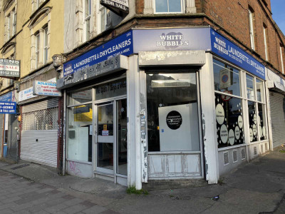 White Bubbles Launderette & Dry Cleaning image