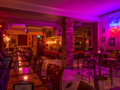 Simmons Bar image