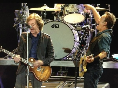 HARD ROCK CALLING REVIEW: Bruce Springsteen & The E Street Band bring Sir Paul McCartney on stage image