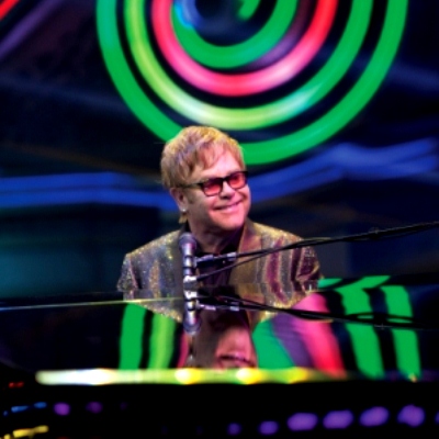 CELEBRATING PEACE: Elton John closes London 2012 Festival image
