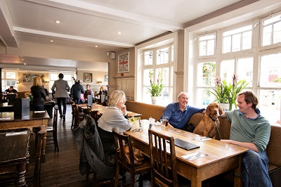 Dogs in London – Sunday lunch at The White Horse in Richmond image