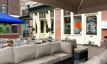 London Dog Blog – Bloomsbury garden squares and Pied Bull Yard image