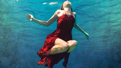 Mesmerising mermaids and a stunning underwater love story – Shared Experience’s Mermaid at Richmond Theatre image