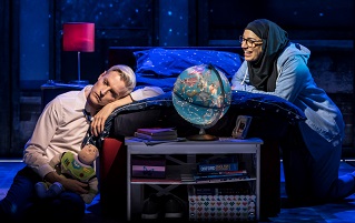 Everybody’s talking about Jamie – A modern, exuberant musical image