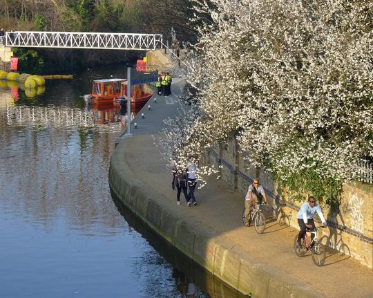 Exploring the River Lea by Bike & Gallery Tour image