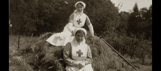 Treating trauma in First World War nurses image