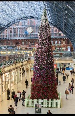 St Pancras International unveils its blooming festive 2017 Christmas tree image