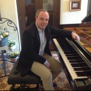 Mario Galeani performs Beethoven image
