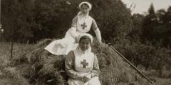 Treating trauma in First World War nurses image