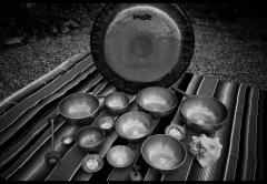 Sound meditation with gong and tibetan singing bowls image