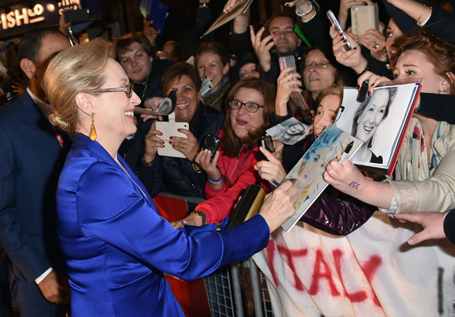Meryl Streep signs autographs