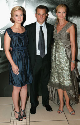 Julia Stiles, Bourne Ultimatum Premiere in Leicester Square