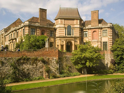 Discover a royal palace picture