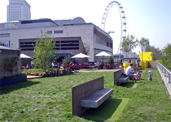 Lounge in an urban garden image