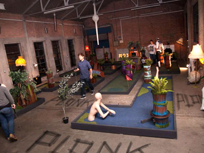 Play late night mini golf  image