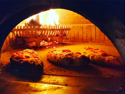 Neapolitan pizza like Mamma used to make… in Hackney image
