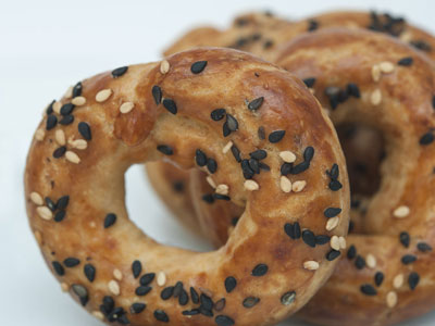Buy food from a borderless bakery image