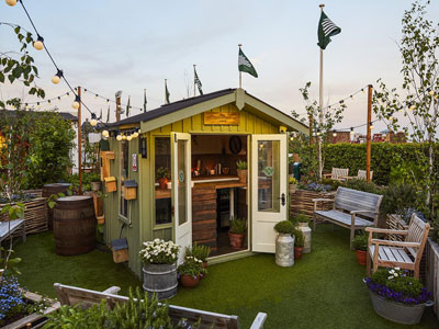 Drink at Britain's smallest rooftop pub picture