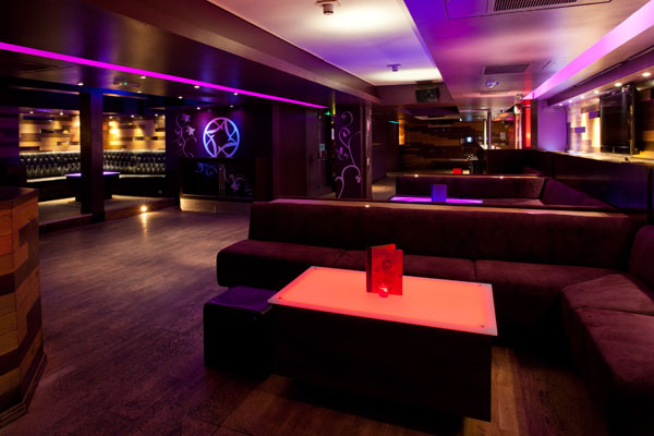 Bar & Club