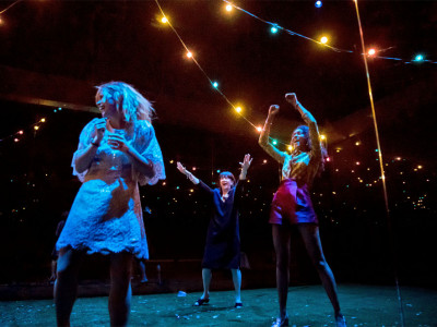 Watch a play at the Young Vic for just £10 image